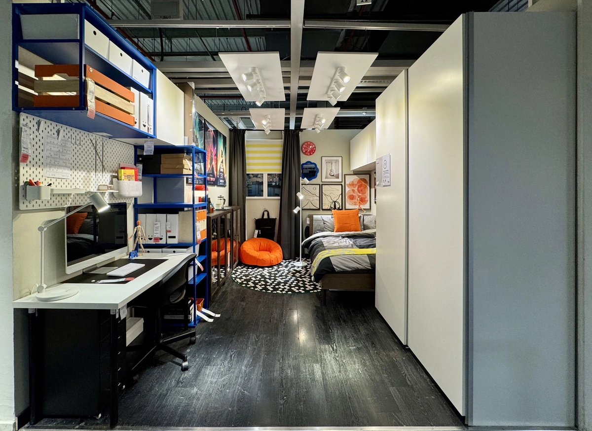 The built room set, seen from the store aisle